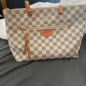 TAKING OFFERS‼️LV Iena Pm